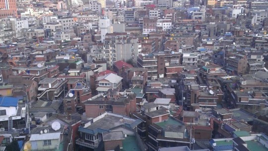 전국에서 최초로 조합설립이 취소됐던 경기도 수원시 세류 113-5 재개발구역에 대한 수원시의 조합설립 취소가 무효라는 행정심판이 내려져 뉴타운 출구전략을 둘러싼 큰 혼란이 우려되고 있다. 사진은 뉴타운 출구전략을 추진중인 한 정비사업지 전경.