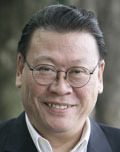 이두식(교수)
어려움에 닥친 화가들은 삼삼오오 모여 토론하면서 사실적으로 묘사하는 그림만이 그림의 전부가 아님을 점차 깨닫기에 이른다. 과일이 있는 정물을 그릴 때도 사실적...여년 전 혹독하리만치 척박한 상황 속에서도 예술혼을 지폈던 작가들을 오늘 다시 떠올리며, 그들에게 마음 깊이 경의를 표한다.