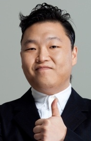 싸이(좌/박재상/가수)
유럽을 뒤흔들고 있는 싸이의 ‘강남스타일’이 8일(이하 한국시간) 발표될 미국 빌보드 메인차트인 ‘핫100’에서 사상 첫 1위에 오를 지 뜨거운 관심을 모으고 있다. ‘...로 줄었다. ‘강남스타일’의 전체 포인트는 4% 상승했지만 ‘원 모어 나이트’의 포인트는 1% 하락한 것. 때문에 이번주 여러 호재를 바탕으로 싸이의 1위 등극을 기대해볼 수 있다.
