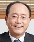 이상철(기업인/대상FNF 대표)
대상FNF(대표 이상철· 사진 )는 오는 8일 오전 10시 종로구청 가족관에서 ‘제5회 종가집 김장나눔마당’을 개최한다. 이날 행사에는 이상철대표를 비롯해 임직원, 종로구청 자원봉사자, 그리고 외국인 등 110여명이 참여해 총 2000kg의 김장김치를 담근다. 담근 김치는 전량 종로구청 저소득 가정 등 400여 가구에 전달할 계획이다.
