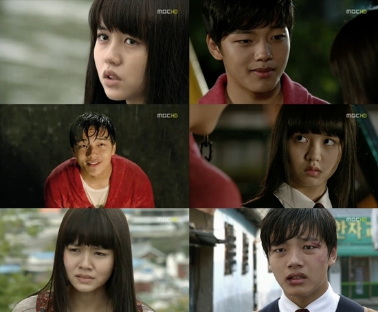 김소현(배우),여진구(배우)
MBC 새 수목드라마 ‘보고싶다’(극본 문희정 연출 이재동)가 지난 7일 첫 방송에서 호평 속에 순조로운 첫발을 내딛었다. 감성 연출과 탄탄한 극본, 아역배우의 호연이 어우러지며 명품 멜로 드라마의 탄생을 예고했다. 8일 AGB닐슨미디어리서치에 따르면 1회 시청률은 전국 7.7%, 수도권 9.0%로 각각 나타났다.