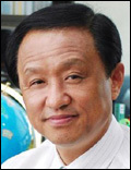 박희준(기업인/씨에이팜 대표)
한방 건강기능식품 및 의약품도 출시할 계획이다. 이를 위해 경북대, 대구한의대 및 한국한방산업진흥원과 제휴로 공동 연구개발을 진행 중이다. 임산부 튼살제품은 현재 11개국에 수출... 박 대표는 “장기적으로 한방제품을 세계로 수출하는 게 목표”라며 “관련 중소업체들과 한방산업 클러스터를 구축해 함께 연구개발하고 브랜드를 만들어 나가겠다”고 밝혔다.
