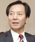 김경수(한국산업단지공단 이사장)
김경수 한국산업단지공단 이사장은 7일 기자간담회를 갖고 “기존의 산업단지들이 도심과 멀리 떨어져 있어 청년층이 출퇴근 비용이 많이 들고 안심하고 아이를 맡기기 어렵다며 취업하길 기피한다”며 “산단공이 단지 내 교통과 보육문제 해결에 적극 나서겠다”고 밝혔다.