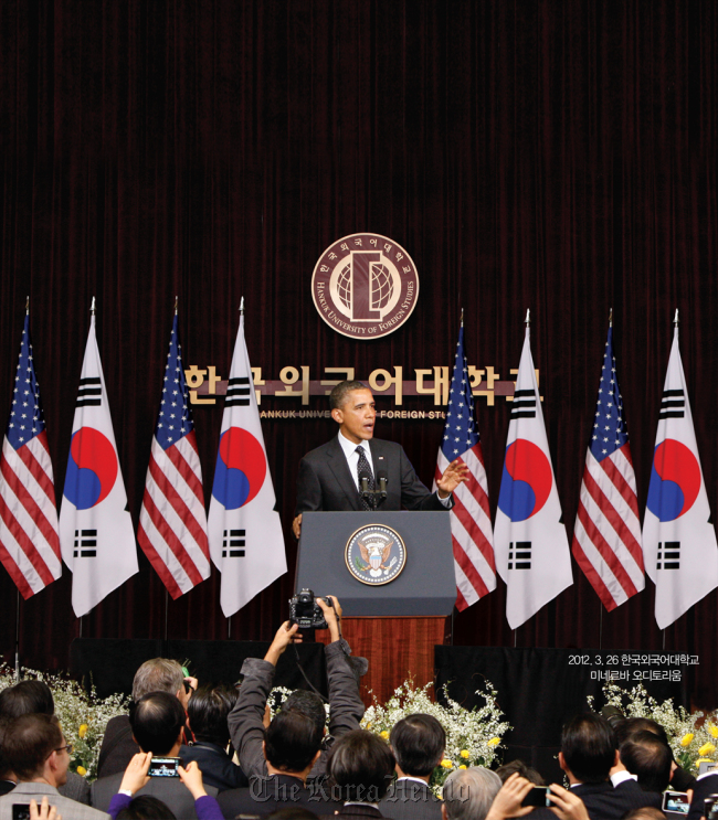 버락 오바마(Barack Obama/정치인/미국대통령)
U.S. President Barack Obama speaks in Minerva Auditorium at Hankuk University of Foreign Studies in Seoul on March 26.   HUFS
U.S. President Barack Obama speaks in Minerva Auditorium at Hankuk University of Foreign Studies in Seoul on March 26.   HUFS