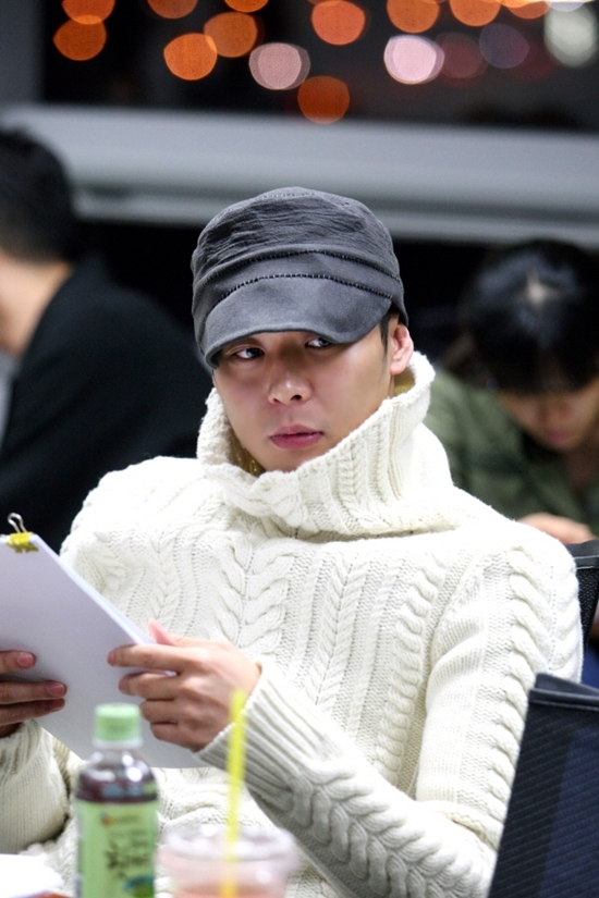 박유천(배우/가수/JYJ)
박유천의 대본 리딩 사진이 공개돼 팬들의 눈길을 모으고 있다. 11월 8일 오전 그룹 JYJ 공식 페이스북에는 MBC 새 수목드라마 ‘보고싶다’에 출연 중인 박유천의 첫 대본 리딩 사진이 공개됐다. 지난 7일 첫 방송한 ‘보고싶다’는 아역배우 여진구-김소연의 호연 속, 실시간 검색어 1위에 오르는 등 순조로운 출발을 알렸으며, 성인연기자들에 대한 기대...