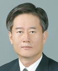 홍준석(대한LPG협회장)
대한LPG협회(협회장 홍준석·사진)는 겨울철을 앞두고 연료비 부담이 가중되는 저소득층의 따뜻한 겨울나기를 돕기 위해 국민기초생활 수급자와 차상위계층을 대상으로 난방ㆍ취사용 LPG 84만㎏을 지원한다고 8일 밝혔다.