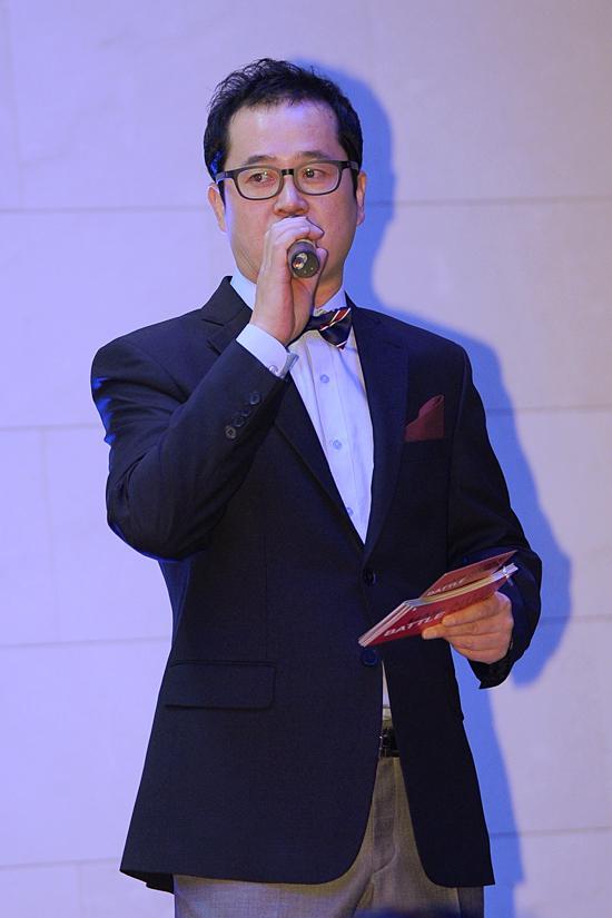 표영호(개그맨)
표영호는 11월 8일 오후 서울 청담동 파티오나인에서 뷰티 매거진 그라피 100호 기념으로 개최된 ‘헤어 아티스트 배틀 코리아’ 시즌1의 사회를 맡아 세미나를 이끌어갔다.