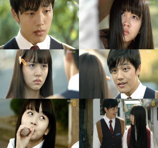 여진구(배우),김소현(배우)
MBC 새 수목드라마 ‘보고싶다’가 뛰어난 영상미와 음악은 물론, 아역들의 열연으로 시청자들의 눈과 귀를 사로잡고 있다.
11월 8일 오후 방송한 ‘보고싶다’에서는 살인자의 딸이라는 꼬리표때문에 학교에서 왕따를 당하는 수연(김소현 분)에게 먼저 손을 내미는 정우(여진구 분)의 모습과 점점 서로를 의지해가는 두 사람의 모습이 그려졌다.