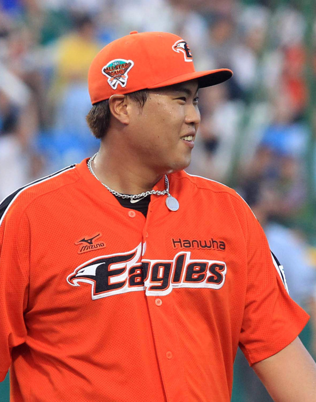 류현진(야구선수/한화이글스/투수)
At least two Major League Baseball clubs have submitted bids for the service of South Korean pitcher Ryu Hyun-jin, sources said Friday, as the South Korean league awaits confirmation from the MLB.
Ryu Hyun-jin   Yonhap News