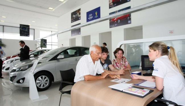 Customers talk with an employee at a Hyundai Motor dealership in Sao Paulo on Friday.   Yonhap News