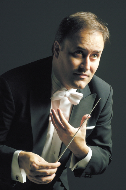 Karel Mark Chichon of Deutsche Radio Philharmonie
(Sejong Center for the Performing Arts)