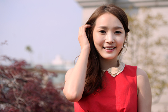 유설아(배우)
지난 2006년 영화 ‘스승의 은혜’를 통해 연기자로 데뷔한 배우 유설아는 아직도 많은 사람들에겐 ‘신인 배우’다. 그가 많은 작품에 출연하지 않았던 터라 그를 보는 팬들은 언제나 새로운 느낌을 받곤 한다.
“기대주라는 말을 이제는 즐기고 있어요. ‘신인배우’라는 말 자체가 저를 보는 분들이 새롭게 느끼는 거잖아요. 그동안 많은 작품을 한 것이 아니라서 이렇게 관심 가져 주는 게 좋아요.”