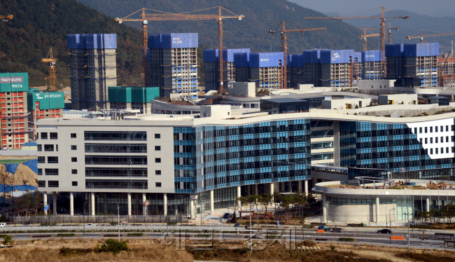입주 40일 앞둔 세종시 스케치<br />정희조 기자/checho@heraldcorp.com 121028
입주 40일 앞둔 세종시 스케치
정희조 기자/checho@heraldcorp.com 121028