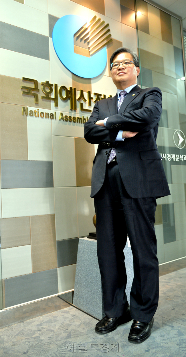 국회 예산정책처장 인터뷰(WHO). 박현구 기자phko@heraldcorp.com 2012.11.02
국회 예산정책처장 인터뷰(WHO). 박현구 기자phko@heraldcorp.com 2012.11.02
국회 예산정책처장 인터뷰(WHO). 박현구 기자phko@heraldcorp.com 2012.11.02