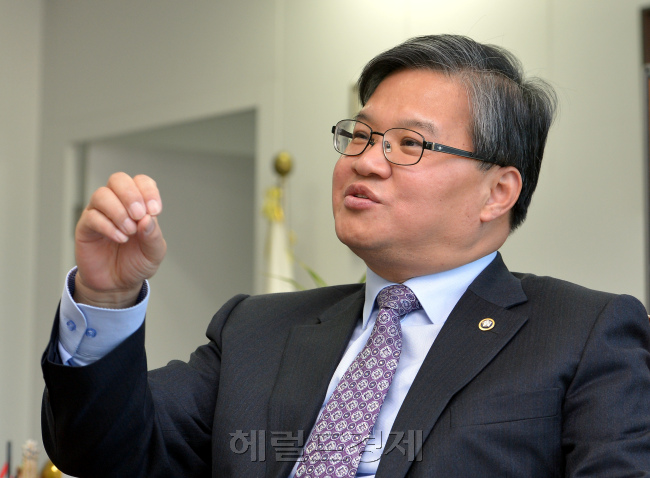 국회 예산정책처장 인터뷰(WHO). 박현구 기자phko@heraldcorp.com 2012.11.02
국회 예산정책처장 인터뷰(WHO). 박현구 기자phko@heraldcorp.com 2012.11.02
국회 예산정책처장 인터뷰(WHO). 박현구 기자phko@heraldcorp.com 2012.11.02