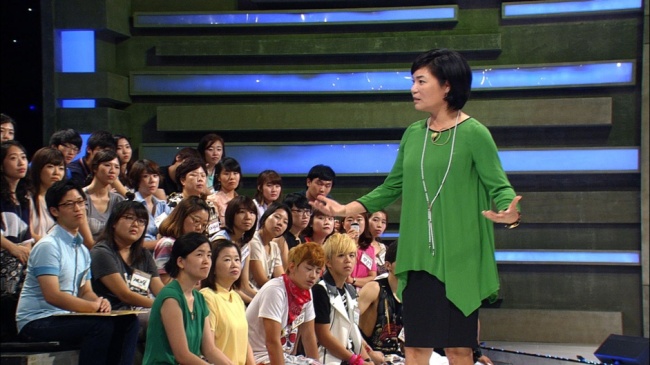 김미경(기업인/더블유 이사이츠대표)
방송가에 ‘강연물’이 트렌드로 자리잡고 있다. KBS1 ‘강연 100℃’, SBS ‘지식나눔 콘서트 -아이러브인(人)’, 케이블ㆍ위성채널 tvN의 ‘스타특강쇼’, MBC에브리원 ‘세상에 하나뿐인 강의’ 등이 1년 사이에 잇따라 생겨나 인기다.