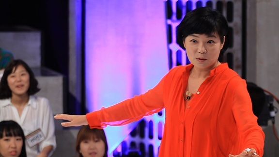 김미경(기업인/더블유 이사이츠대표)
방송가에 ‘강연물’이 트렌드로 자리잡고 있다. KBS1 ‘강연 100℃’, SBS ‘지식나눔 콘서트 -아이러브인(人)’, 케이블ㆍ위성채널 tvN의 ‘스타특강쇼’, MBC에브리원 ‘세상에 하나뿐인 강의’ 등이 1년 사이에 잇따라 생겨나 인기다.