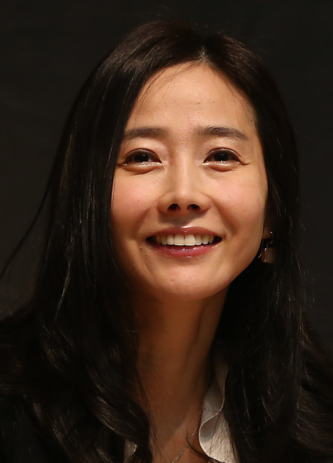 강수지(가수)
12일 오후 서울 양천구 목동 방송회관에서 열린 ‘젊음의 행진 레전드’ 콘서트 기자회견에서 가수 강수지가 밝게 웃고 있다.