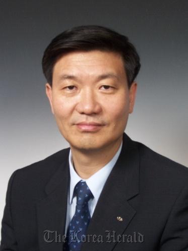 정명철(기업인/현대위아 사장)
Hyundai Motor Group carried out a reshuffle on Monday that affected heads of its automotive parts affiliates and overseas operations on Monday, following the mileage overstatement fallout in the U.S and Canada.
Jung Myung-chul