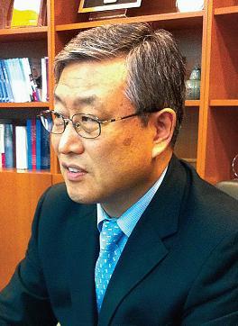 Hong Ji-in, president of the Institute of Foreign Affairs and National Security