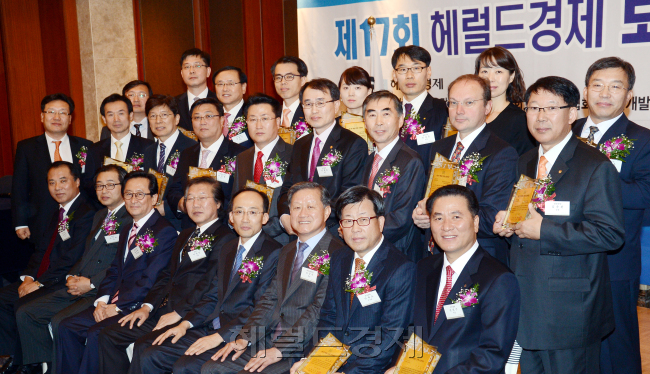 12일 오전 서울 소공동 롯데호텔에서 제17회 헤럴드경제 보험대상 시상식이 열리고 있다./ 안훈기자 rosedale@ 2012.11.12
12일 오전 서울 소공동 롯데호텔에서 제17회 헤럴드경제 보험대상 시상식이 열리고 있다./ 안훈기자 rosedale@ 2012.11.12