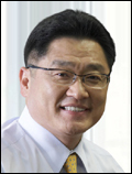 구자균(기업인/LS선전 부회장)
구자균<사진> LS산전 부회장이 불황기 극복의 키워드로 품질과 소통을 꼽았다. 큰 형인 구자열 LS전선 회장이 차기 LS그룹 회장으로 내정되고 구 부회장이 그룹내 산전 부문을 총괄할 것이란 예측이 나오는 가운데 나온 발언으로 관심을 끈다.