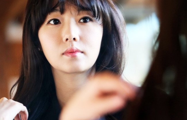 이정현(가수/배우)
영화 ‘범죄소년’(감독 강이관)에서 13년만에 중학생 아들을 만나는 무책임한 서른셋의 미혼모 역을 맡아 열연한 배우 이정현.