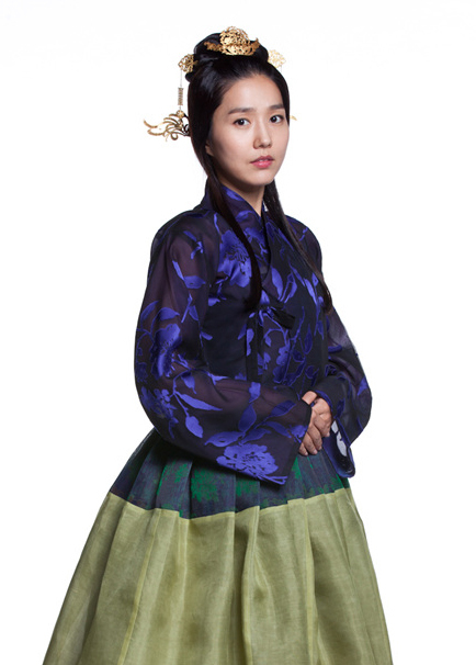 이진(배우/가수)
SBS ‘드라마의 제왕’의 정려원, ‘대풍수’의 이진, ‘내 사랑 나비부인’의 이희진. 이들의 공통점은 3가지다. 첫 번째는 한때 가요계를 주름잡았던 이들 ‘원조 요정’란 사실, 두 번째는 2002년 브라운관에 데뷔한 10년차 연기자란 사실, 세 번째는 SBS드라마에서 활약하고 있다는 사실이다.