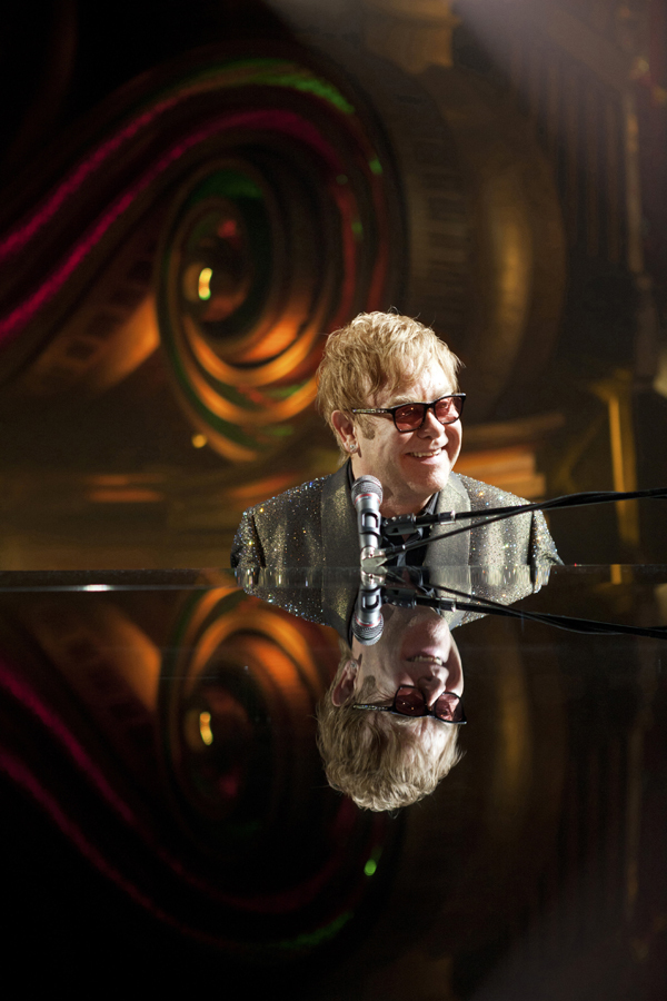 엘튼 존(Elton John/가수)
‘살아있는 마지막 팝의 전설’ 엘튼 존(Elton John)이 이달 27일 서울에서 공연을 갖는다.
엘튼 존은 음악과 무대예술에 대한 공로를 인정받아 1995년 ‘음악의 노벨상’이라 불리는 폴라음악상을 수상했으며 1996년 영국 왕실로부터 대영제국 3등급 훈장을 수여, 1998년 엘리자베스 2세 여왕으로부터 기사 작위를 부여받았다. 현재까지 정규 30장, 싱글 128장을 포함해 180여장의 앨범을 발매하고, 총 2억5000만장이라는 경이로운 앨범판매를 기록한 세계적인 아티스트이다.