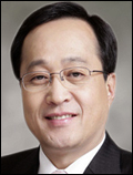 김신배(기업인/SK부회장)
"사회적기업은 ‘사회공헌 3.0’ 시대의 전형적인 모델이다.”
김신배 SK그룹 부회장이 현존하는 기업 사회공헌(CSRㆍCorporate Social Responsibility)의 제일 진화된 형태가 사회적기업이라는 견해를 밝혔다.