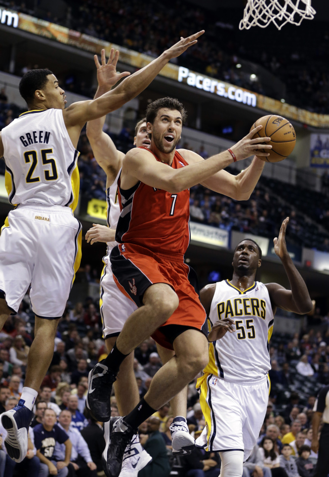 <YONHAP PHOTO-0523> Toronto Raptors' Andrea Bargnani (7) shoots against Indiana Pacers' Gerald Green (25), Tyler Hansbrough and Roy Hibbert (55) during the first half of an NBA basketball game, Tuesday, Nov. 13, 2012, in Indianapolis. (AP Photo/Darron Cummings)/2012-11-14 10:46:26/ <저작권자 ⓒ 1980-2012 ㈜연합뉴스. 무단 전재 재배포 금지.>
Toronto Raptors forward Andrea Bargnani drives against the Indiana Pacers on Tuesday.   AP-Yonhap News