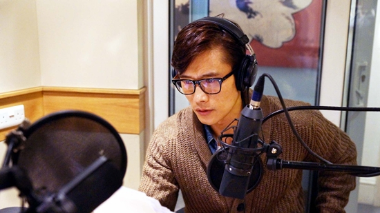 이병헌(배우)
배우 이병헌이 SBS 4부작 다큐멘터리 ‘최후의 제국’의 내레이션에 참여 했다.
이병헌은 오는 11월 18일 오후 방송하는 ‘최후의 제국’에서 우리사회 공존의 가치를 이야기한다. '최후의 제국’은 ‘최후의 툰드라’, ‘최후의 바다-태평양’ 편의 대미를 장식하는 다큐멘터리로, 자본주의의 무한 경쟁과 탐욕 속에서 우리가 추구해야 할 가치는 무엇인지, 이 사회는 어디로 나아가야 할지를 제시하게 된다.