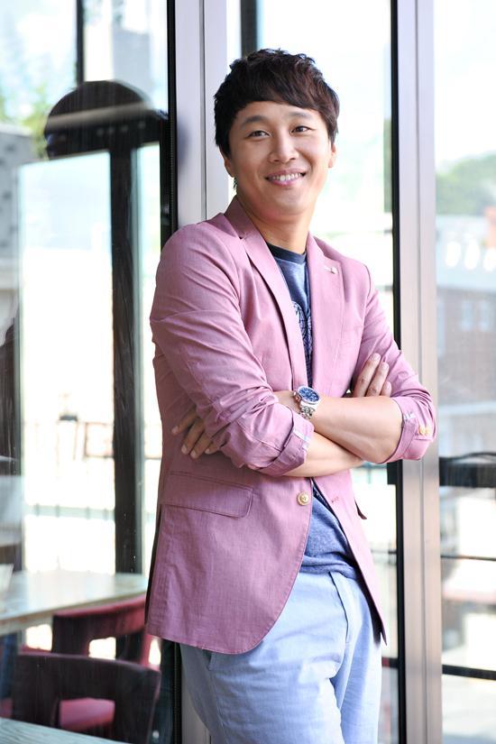 차태현(배우)
차태현은 11월 14일 서울 여의도 콘래드호텔에서 열린 KBS2 새 수목드라마 ‘전우치’(극본 조명주 박대영, 연출 강일수 박진석)의 제작발표회에 참석해 “이 드라마 속 이치와 ‘바람과 함께 사라지다’ 속 이덕무는 비슷할 것”이라고 말했다.