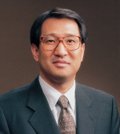 최용권(기업인/삼환기업 회장)
기업회생절차 진행중인 삼환기업의 최용권 회장이 회사 주식을 모두 사회공헌활동 기금으로 내놓고 경영 일선에서 물러난다. 삼환기업은 14일 최 회장이 보유한 회사 주식 전체를 출연하고 경영에서 물러나기로 했다고 밝혔다.