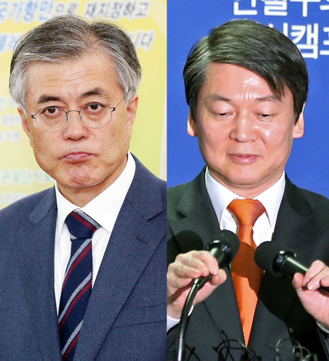 Moon Jae-in, Ahn Cheol-soo.   Yonhap News
Moon Jae-in, Ahn Cheol-soo.   Yonhap News