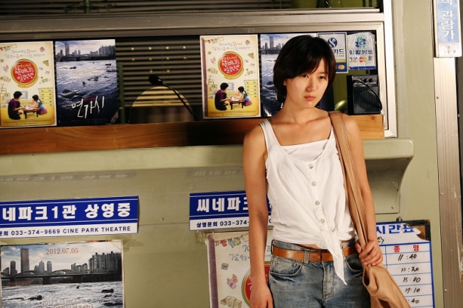 윤진서(배우)
배우 윤진서가 FT아일랜드, 씨엔블루 등과 한솥밥을 먹는다.
FNC엔터테인먼트는 “연기파 배우 윤진서와 전속 계약을 체결했다”며 “실력파 뮤지션과 연기파 배우를 두루 보유한 종합 엔터테인먼트 기업으로 거듭날 것”이라고 밝혔다.