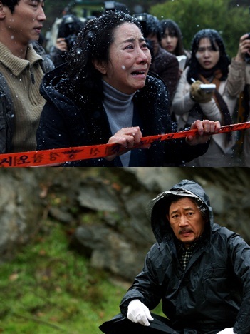 송옥숙(배우),전광렬(배우)
MBC 수목드라마 ‘보고싶다’의 송옥숙과 전광렬의 명품 오열연기가 시청자들의 눈물샘을 자극할 전망이다. 11월 15일 오후 방송하는 ‘보고싶다’ 4회에서는 괴한에게 납치 당한 뒤 자취를 감춰버린 이수연(김소현 분)을 찾기 위한 처절하 사투가 그려진다.