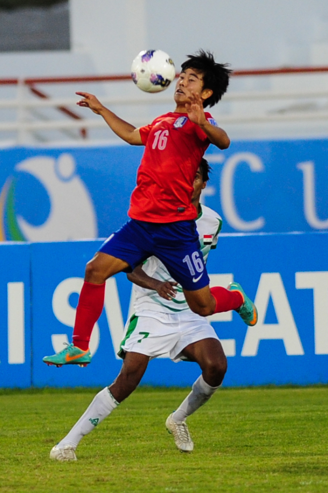 Gwanghun of South Korea competes during the final match against Iraq at 2012 AFC U19 Championship in Ras al-Khaimah, United Arab Emirates, Nov. 17, 2012. South Korea won 5-2 to claim the title. (Xinhua/Qin Haishi)/2012-11-18 10:48:43/ <저작권자 ⓒ 1980-2012 ㈜연합뉴스. 무단 전재 재배포 금지.>
Lee Gwang-hun of South Korea competes during the final match against Iraq at 2012 AFC U19 Championship on Saturday.   Xinhua/-Yonhap News