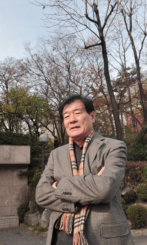 김주영(소설가)
소설가 김주영(73·사진) 씨가 오는 22일 출범하는 한국예술인복지재단 초대 이사장을 맡는다. 한국예술인복지재단은 예술인의 권리를 보호하고 창작활동을 지원하는 기관으로 이사장(비상임)의 임기는 3년이다.
