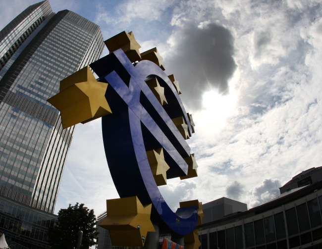 The euro sculpture stands in front of the headquarters of the European Central Bank in Frankfurt.   AP-Yonhap News