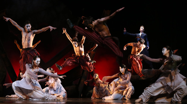 A scene from the National Dance Company of Korea’s “Dear Nongae.” (Yonhap News)