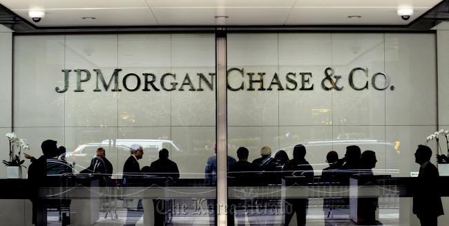 People stand inside of JPMorgan & Chase Co. headquarters in New York.   Bloomberg