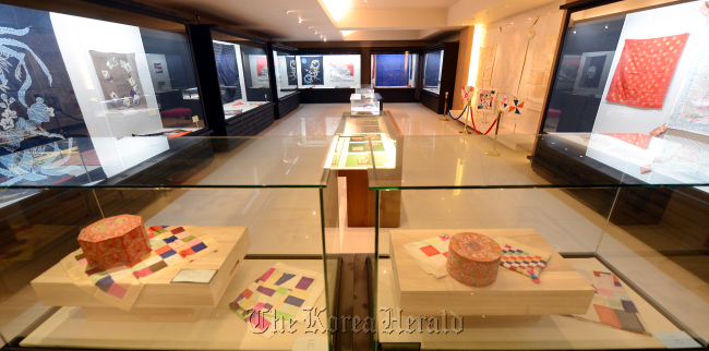 한국자수박물관 전경& 관장 인터뷰./ 안훈기자 rosedale@ 2012.11.16
View of the Museum of Korean Embroidery   Ahn Hoon / The Korea Herald