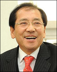 김동섭(기업인/컴윈스 대표)
한국금형공업협동조합(이사장 박순황)은 20일 ‘제16회 금형의 날’을 열고 ‘올해의 금형인’에 김동섭<사진> 컴윈스 대표를 선정, 시상했다. 김 대표는 금형산업 태동기인 1965년 금형업계에 투신, 1976년 가전용 프레스금형 생산업체인 신풍정밀공업사(현 컴윈스)를 설립해 금형산업 발전을 주도했다. 2005년부터 7년간 금형조합 이사장을 역임하면서 금형산업 지원확대 및 조합원사 증대, 재정 안정화에 등에 기여한 공로를 인정받았다.