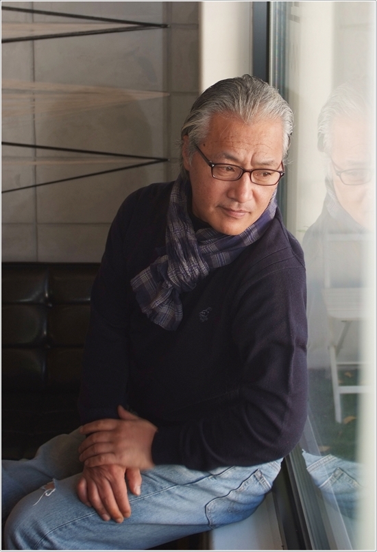 이경영(배우)
영화 ‘남영동 1985’(감독 정지영)와 ‘26년’(감독 조근현)의 개봉을 앞둔 배우 이경영의 재치있는 답변이었다. 그는 오는 22일 개봉하는 ‘남영동 1985’의 이두한 역과 29일 개봉을 앞둔 ‘26년’의 김갑세 역으로 스크린에 모습을 드러낼 예정이다.