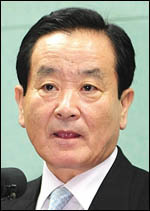 강봉균(전 재정경제부 장관)
전직경제부처 장관들이 주축인 건전재정포럼의 강봉균 대표(전 재정경제부 장관)는 21일 대선 후보들의 지역개발사업 공약과 관련, 사전타당성 검토를 반드시 거치도록 제도를 강화해야 한다고 주장했다.