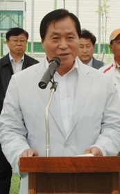 현삼식(양주시장)
양주시(시장 현삼식ㆍ사진)는 3개월 이상 전기ㆍ가스요금을 내지 못한 기초생활수급자와 차상위계층을 대상으로 전기ㆍ도시가스요금 긴급지원 사업을 실시한다고 21일 밝혔다