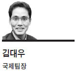 김대우(언론인)
‘중동의 화약고’인 팔레스타인과 이스라엘 간 분쟁이 도무지 끝이 안 보인다. 이스라엘과 팔레스타인 무장 정파인 하마스 간 교전이 1주일을 넘어서면서 사망자만 140여명에 부상자 수가 1000명을 훌쩍 넘었다. 한때 나돌던 휴전 소식은 물 건너가는 모양새다. 특히 팔레스타인 사망자 가운데 민간인이 절반가량 되고 그중 어린이가 또 절반을 넘는 것으로 알려지면서 이스라엘을 보는 국제 여론이 싸늘해지고 있다.