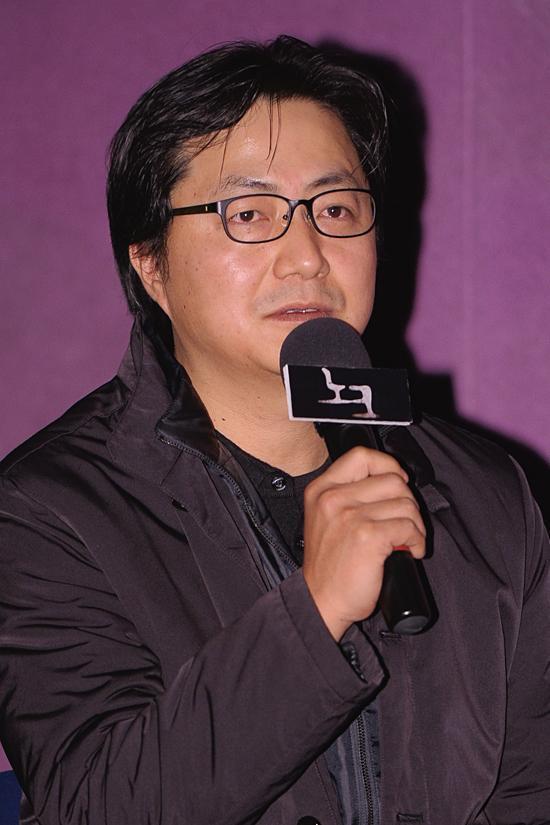 이주헌(영화감독)
이주헌 감독이 영화 ‘노크’의 여주인공 서우를 캐스팅한 배경을 밝혔다.
이주헌 감독은 11월 21일 서울 성동구 행당동 왕십리 CGV에서 열린 영화 ‘노크’ 언론시사회에 참석해 “서우를 처음 만났을 때 느낀 것이 ‘눈망울이 정말 크다’라는 것이었다”고 말문을 열었다.