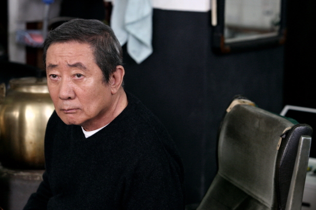 송재호(배우)
중견배우 송재호(73ㆍ사진)가 MBC 수목드라마 ‘보고싶다’(극본 문희정, 연출 이재동)에 출연한다. 제작사 이김프로덕션은 21일 송재호가 전직 강력계 수사반장 최창식역을 맡았다고 밝혔다.